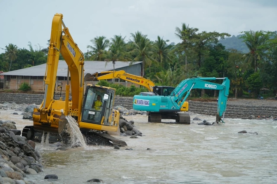 Pemerintah Gerak Cepat Tangani Banjir Padang, Tanggul Darurat Rampung Lanjut Kebut Normalisasi Sungai