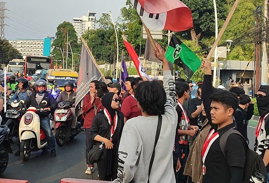 HMI dan GMNI Bergabung dengan Aksi BEM UI, Tugu Tani Arah Monas Lumpuh 