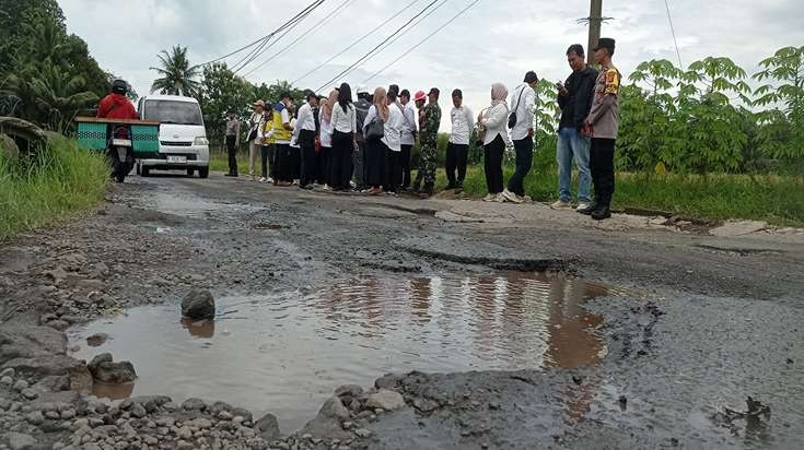Macet Parah dan Jalan Rusak Hantui Pemudik, BUMN Karya Harus Tanggung Jawab