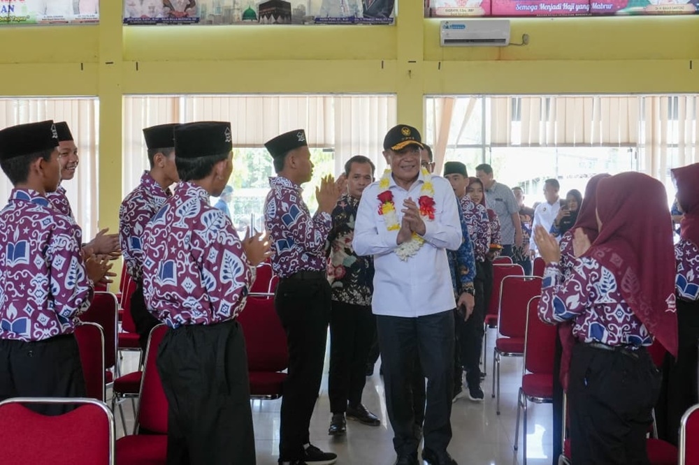 Tinjau Sekolah Rakyat di Pekanbaru, Menko Polkam Pastikan Komitmen Pemerintah Memperluas Akses Pendidikan