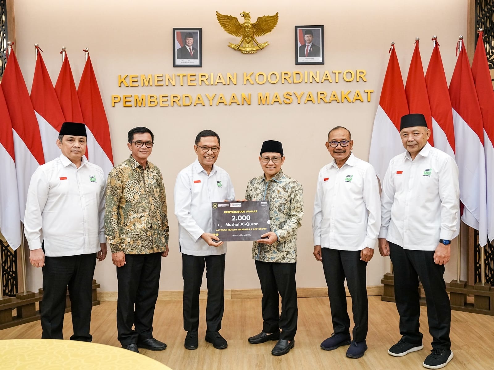 Menko PM Wakafkan 2.000 Mushaf Al-Qur'an untuk Pesantren, Perkuat Pemberdayaan Santri