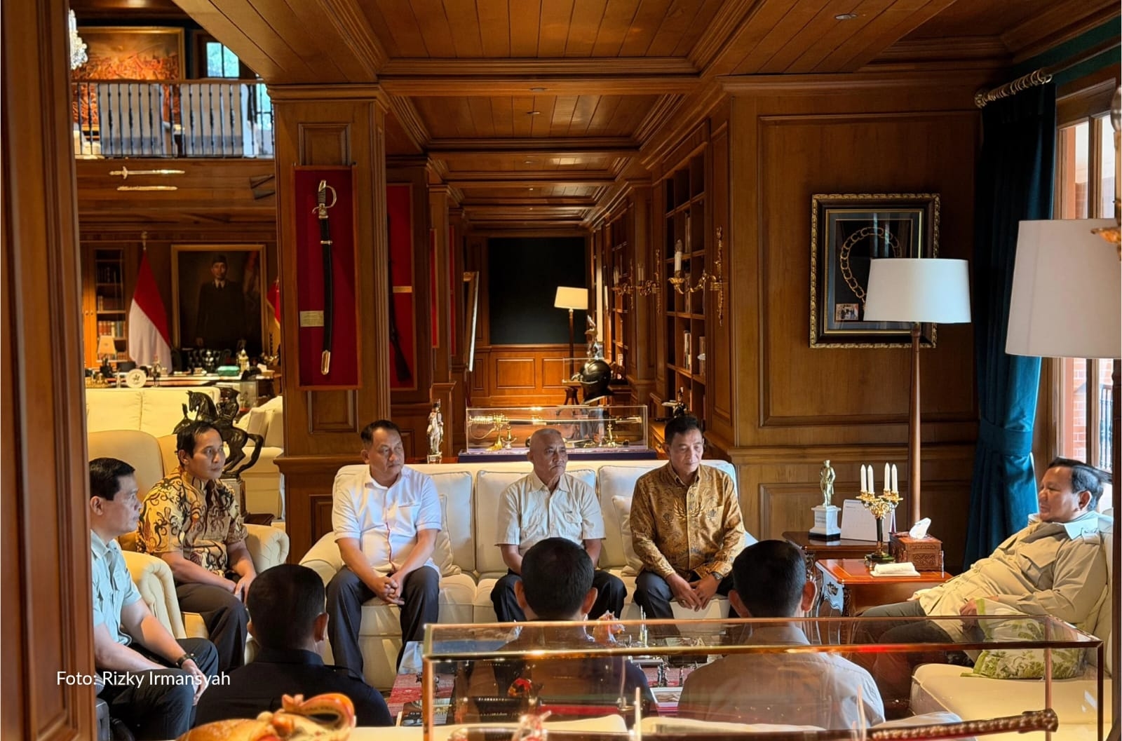 Berbagi Perjalanan Hidup, Presiden Prabowo Silaturahmi dengan Para Mantan Ajudan dan Pengawal