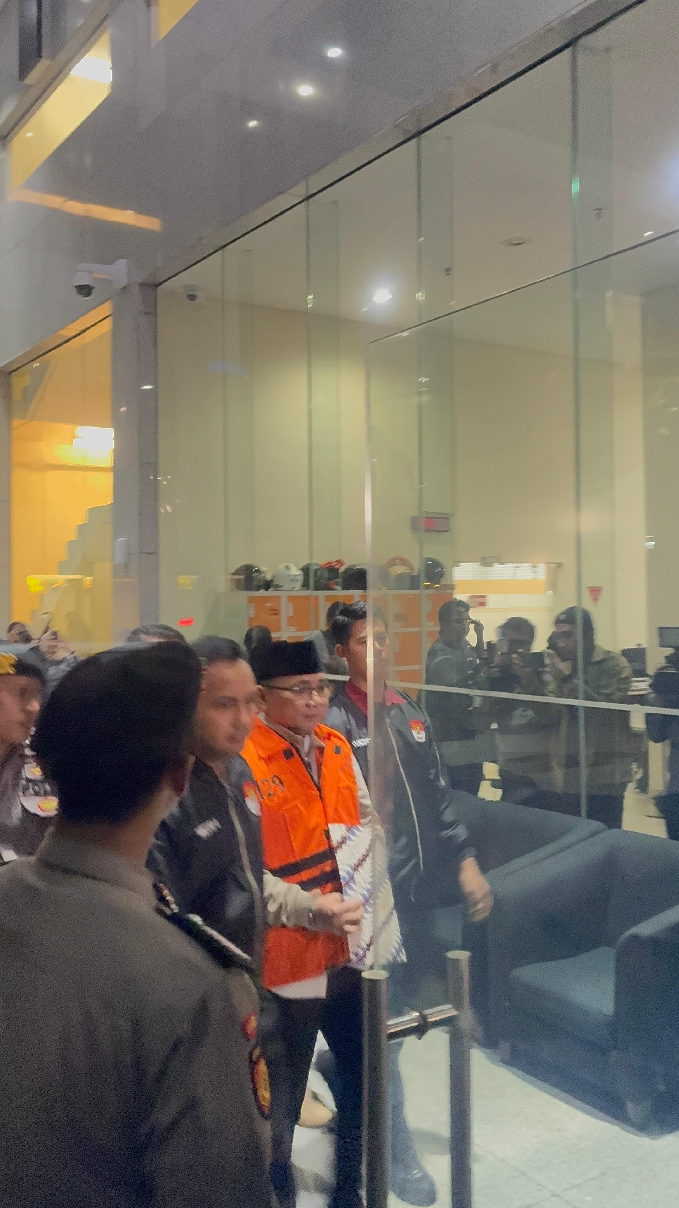 Eks Menag Yaqut Cholil Qoumas Resmi Ditahan KPK Usai Diperiksa sebagai Tersangka