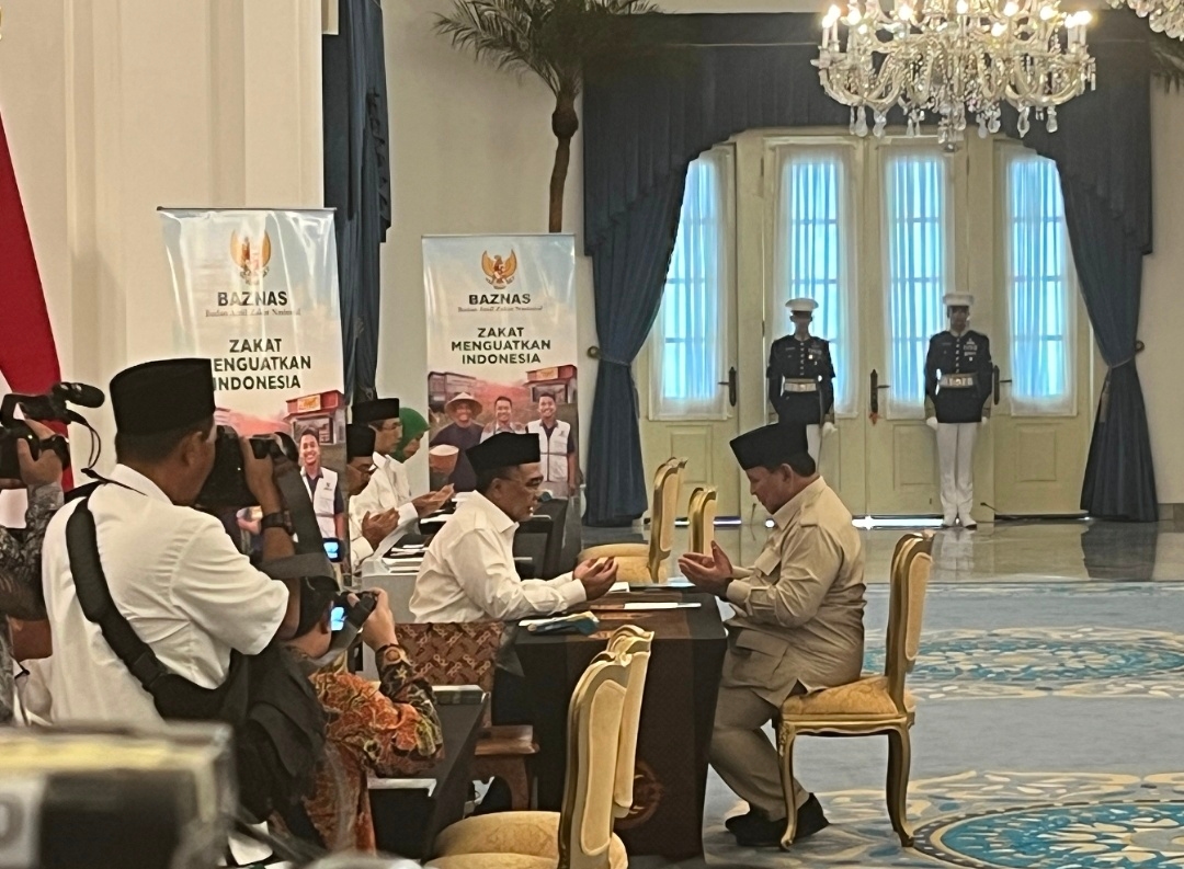 Prabowo dan Gibran Bayar Zakat di Istana Negara
