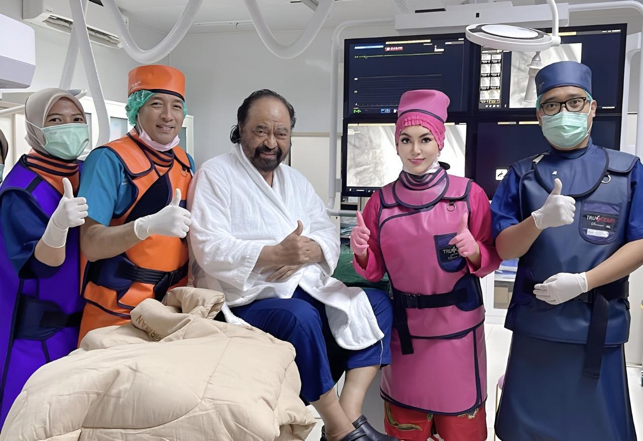Bangga Jalani Terapi Stem Cell di Indonesia Bersama Prof Deby Vinski, Surya Paloh Pilih Celltech Stem Cell Centre