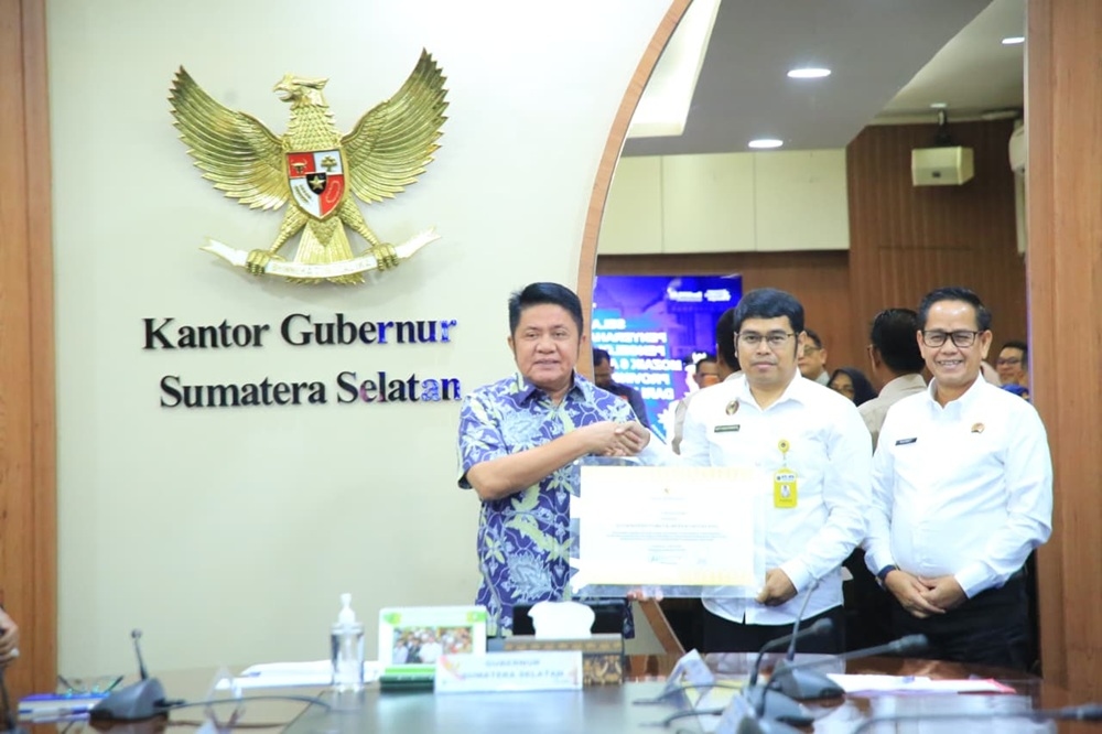 Gubernur Herman Deru Terima Sertifikat HPL Mozaik 5 dan 6, Dorong Percepatan Tata Ruang dan Digitalisasi Pertanahan