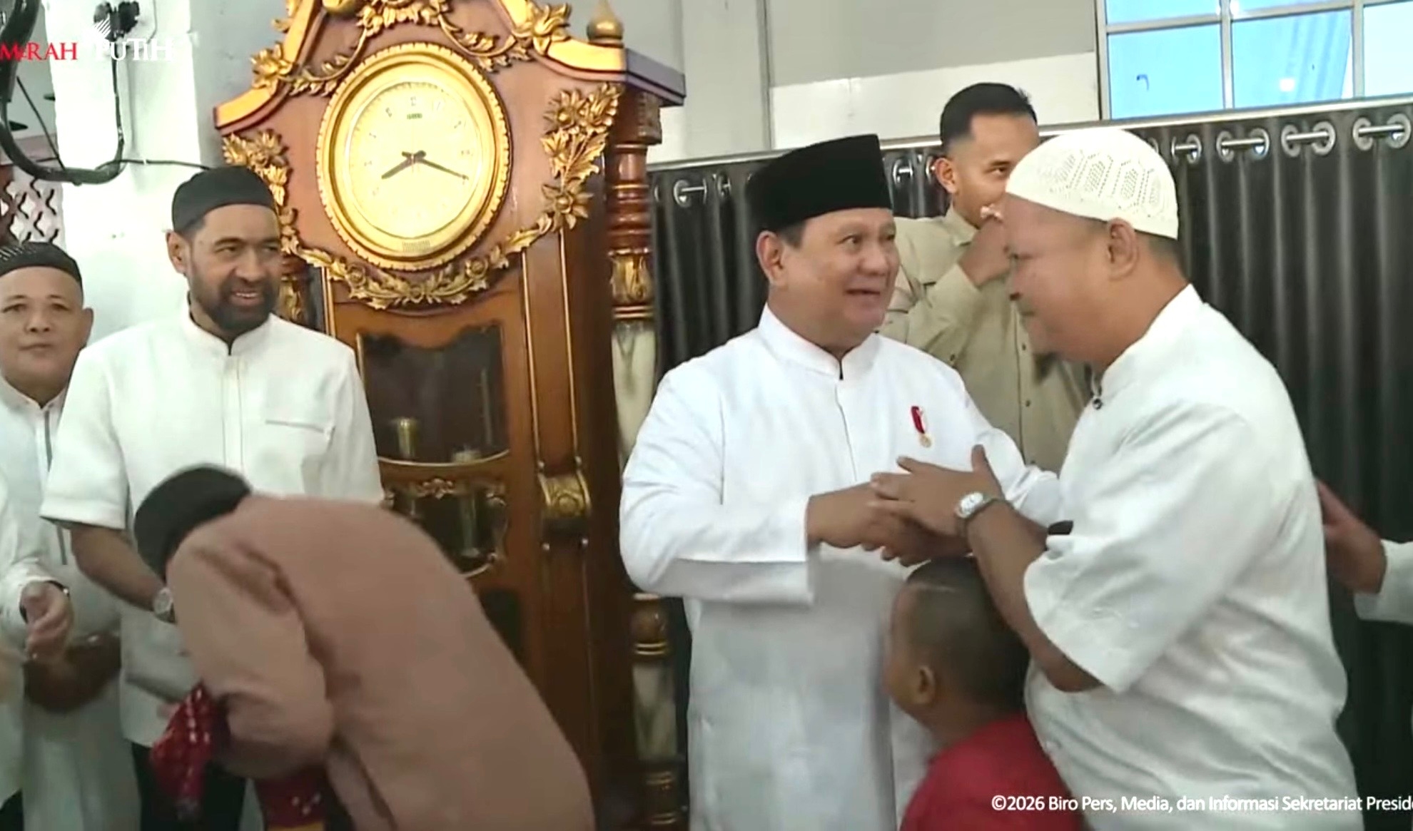 Presiden Prabowo Salat Ied dan Halal-Bihalalal dengan Warga Aceh Tamiang