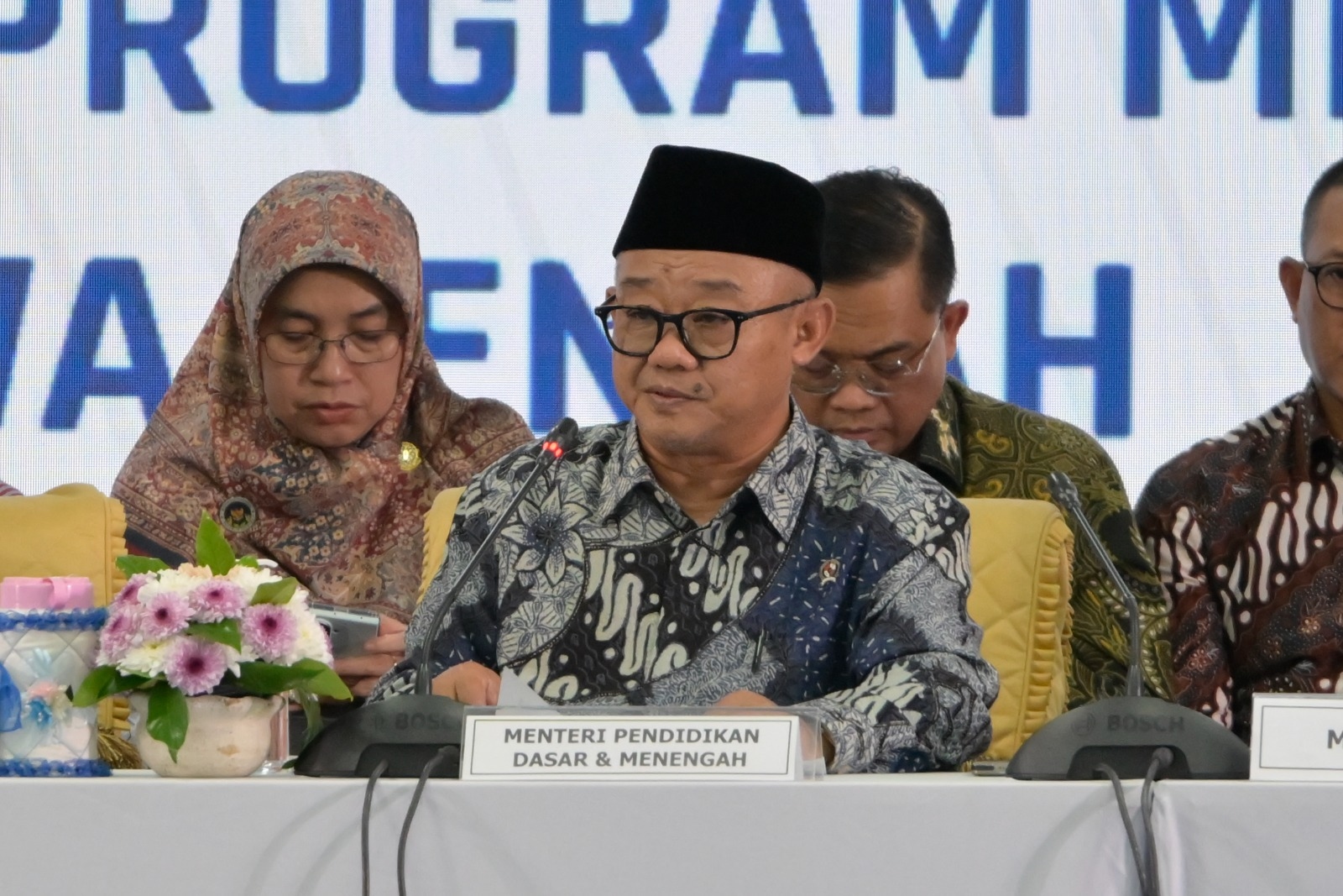 Tak Ada PJJ, Mendikdasmen Pastikan Sekolah Tetap Tatap Muka