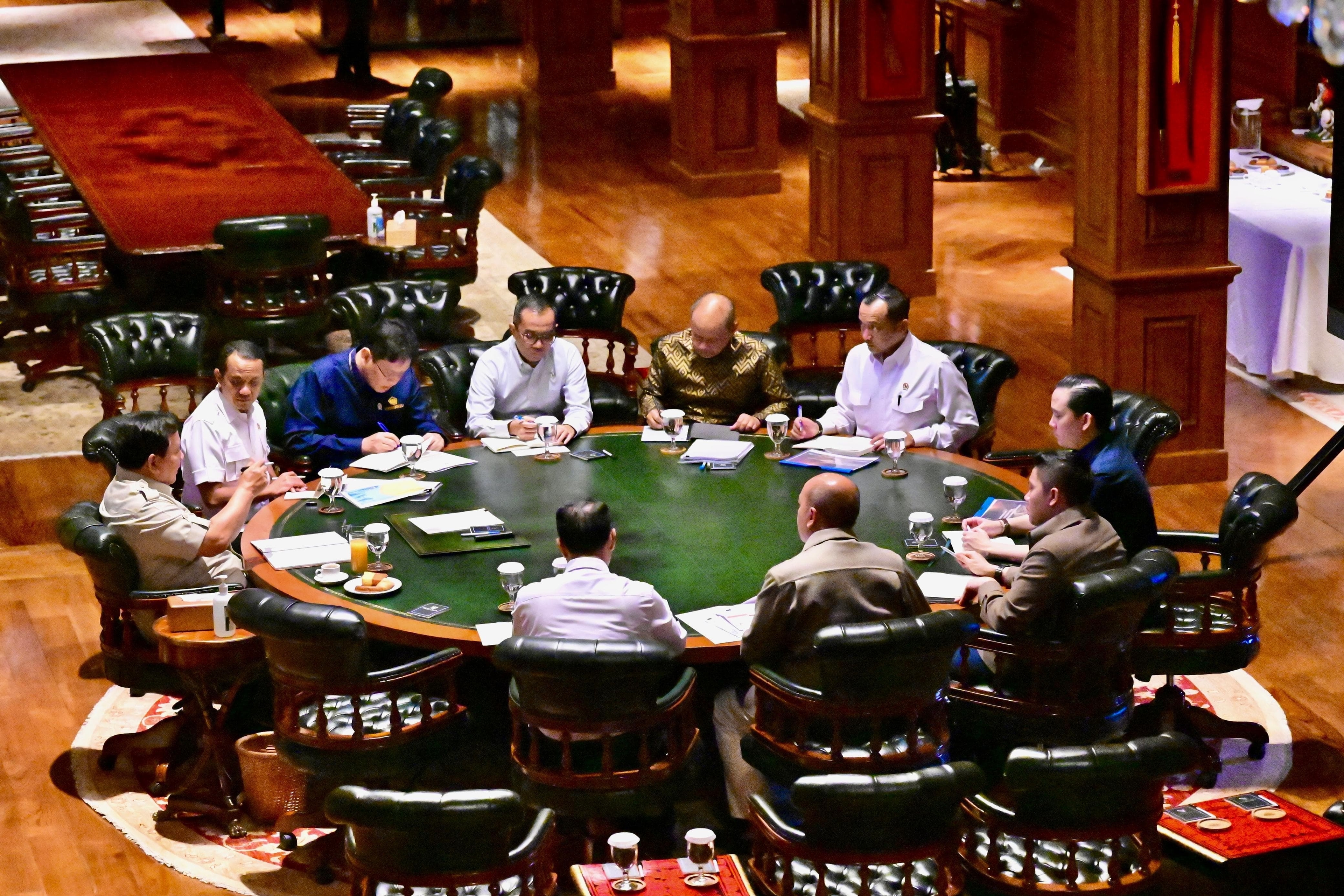 Prabowo Kumpulkan Menteri di Hambalang, Bahas Percepatan Pengolahan Sampah Jadi Energi