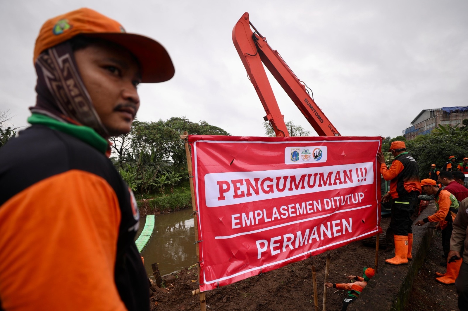 Tempat Penampungan Sampah di Badan Sungai TPU Tanah Kusir Ditutup Permanen