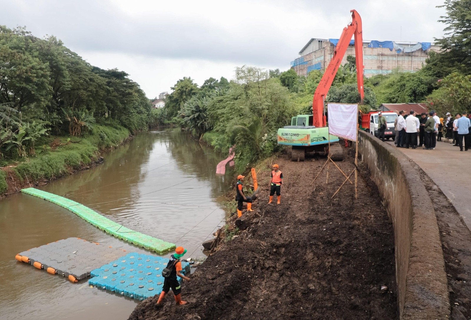 Emplasemen Bantaran Kali TPU Tanah Kusir Ditutup, Pengolahan Sampah Dialihkan ke TB Simatupang