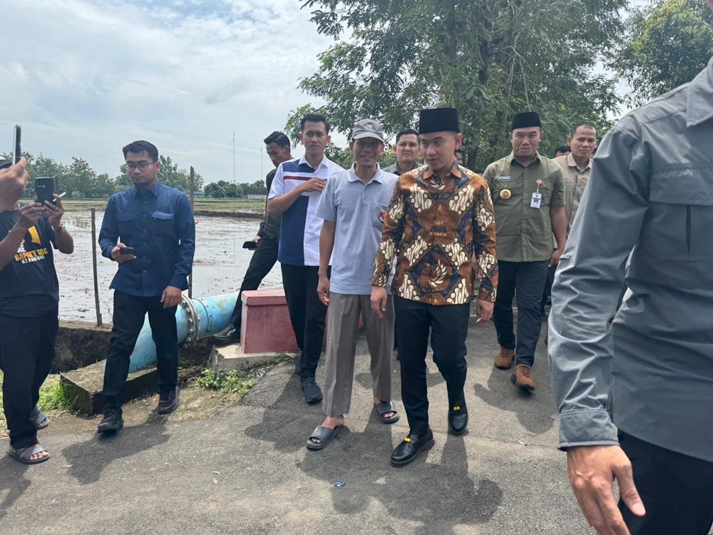 Wapres Gibran Tinjau Proyek Pengaspalan Jalan di Sragen, Tegaskan Komitmen Pemerintah dalam Meningkatkan Kualitas Infrastruktur