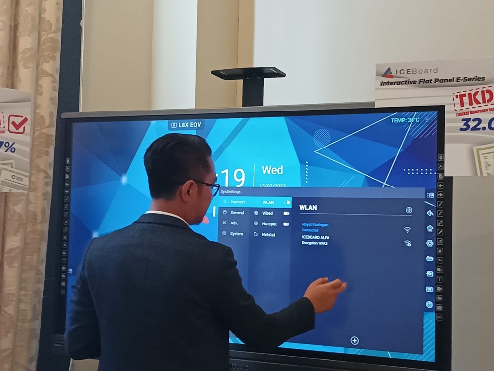 Papan Tulis Interaktif Disorot Dunia, Pendidikan Indonesia Semakin Mantap ke Arah Digitalisasi