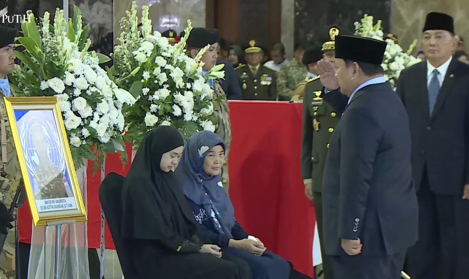 Prabowo Beri Penghormatan Terakhir untuk Tiga Prajurit TNI yang Gugur di Lebanon