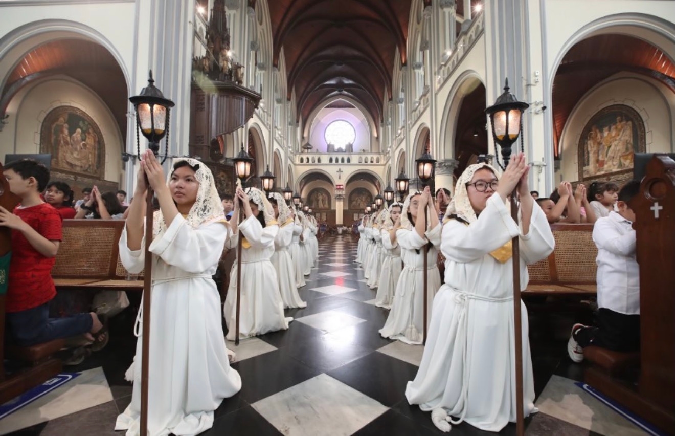 Misa Paskah di Katedral Jakarta Dipadati Ribuan Umat, Seruan Jadi “Manusia Paskah” Menggema