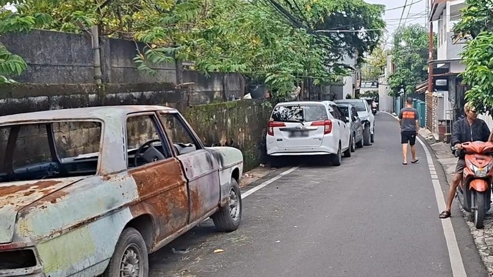 Foto AI Penanganan Parkir Liar Viral, Lurah Kalisari Minta Maaf
