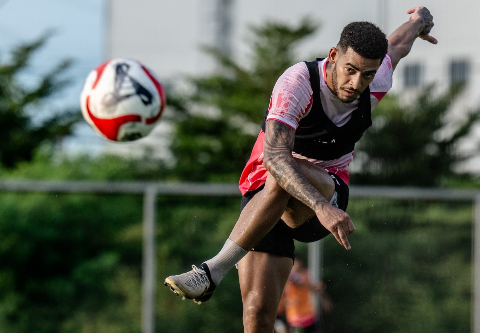 Persija vs Persebaya: Bruno Paraiba Tegaskan Misi Bajul Ijo, Tiga Poin dari GBK