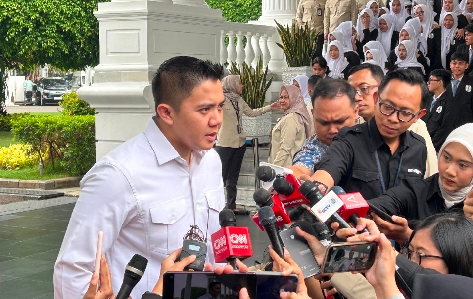 Seskab Teddy Pastikan Ekonomi Nasional Stabil: Isu 'Potensi Chaos' Narasi yang Keliru