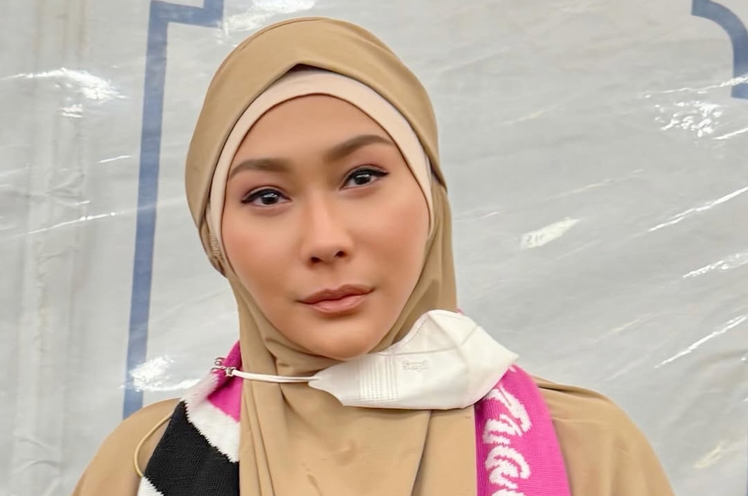 Ziarah ke Makam Vidi Aldiano, Inul Daratista: Dekat Meski Beda Genre