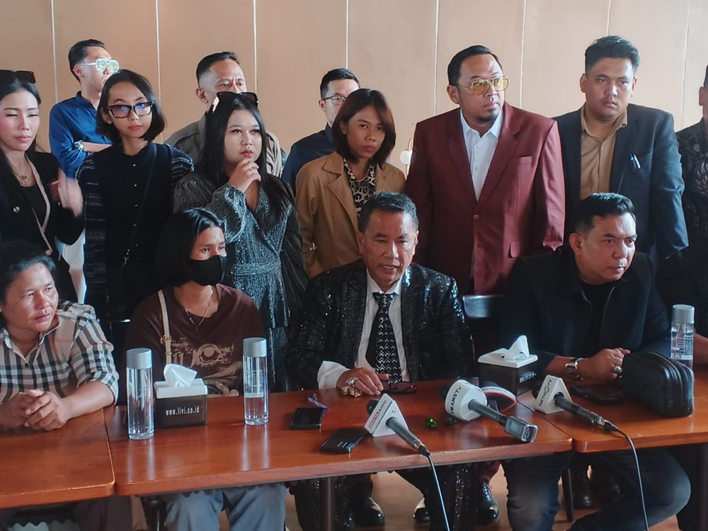 Didampingi Hotman Paris, Calon Polwan Korban Pemerkosaan Polisi di Jambi Tuntut Keadilan