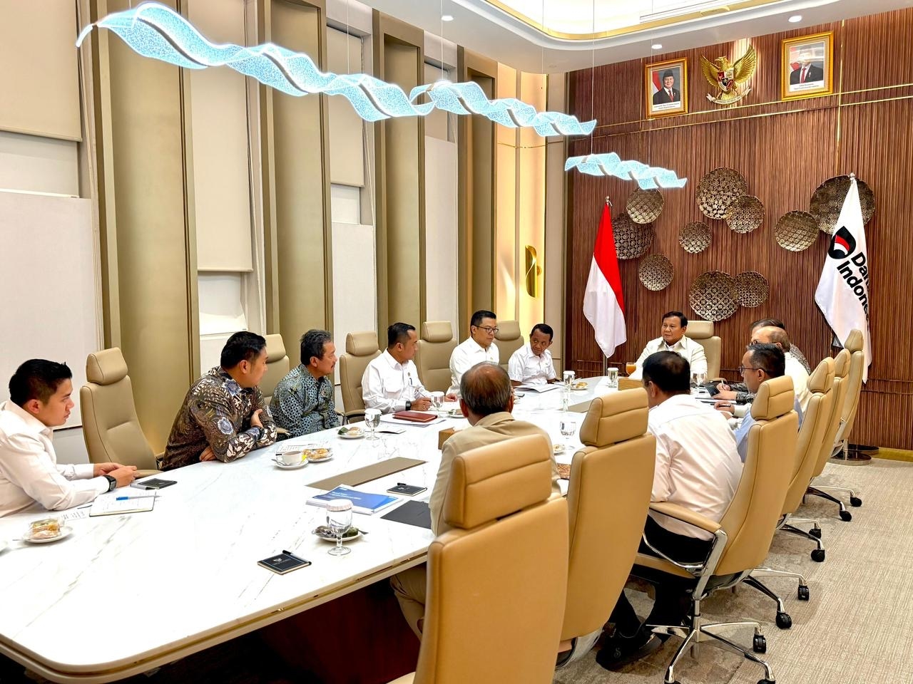 Prabowo Gelar Ratas, Integrasikan Hasil Kunker Eropa dengan Program Strategis Nasional