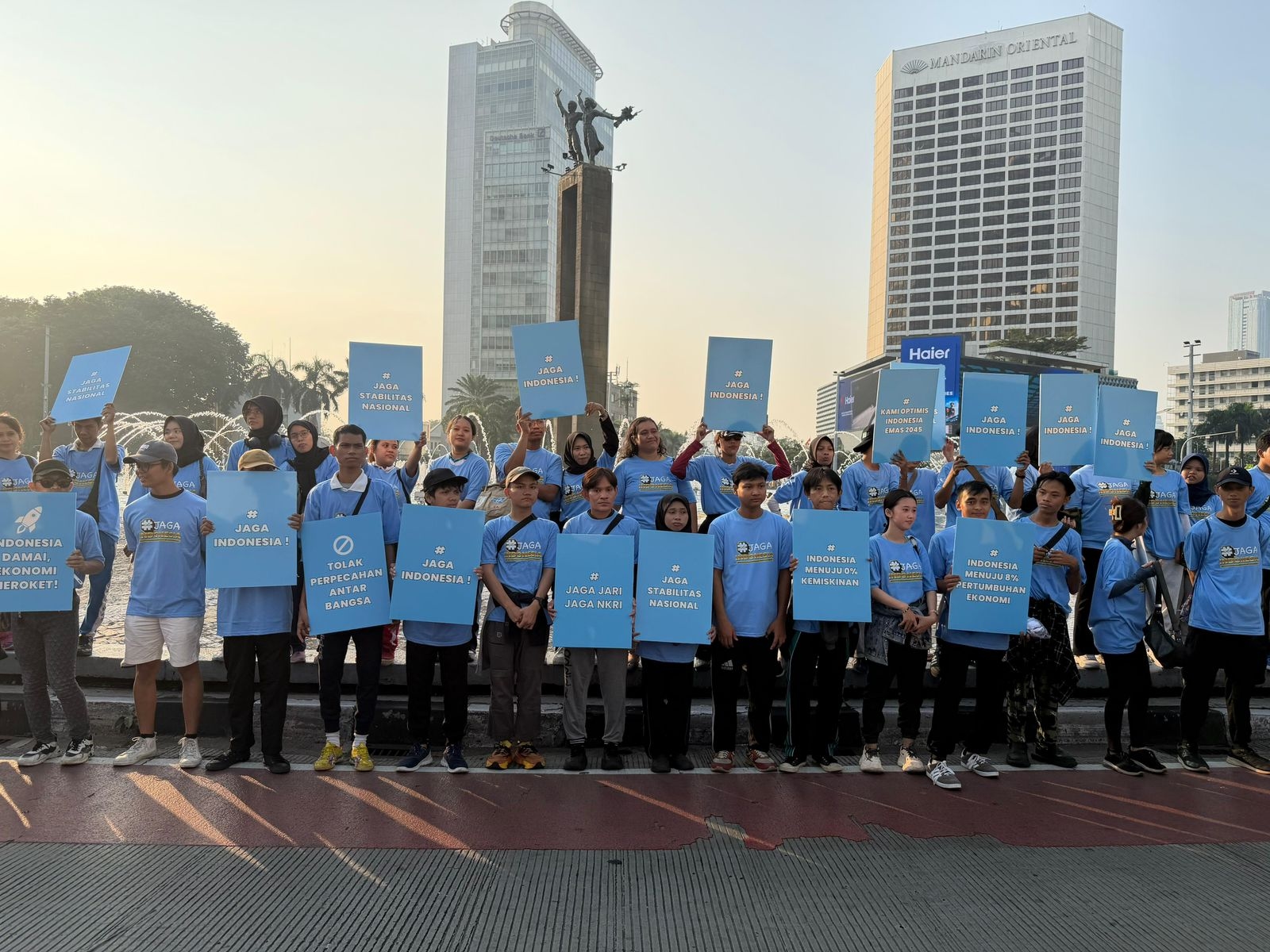 Gelisah dengan Kegaduhan Tak Produktif, Puluhan Pemuda Gelar Gerakan Moral #JagaIndonesia di CFD Bundaran HI