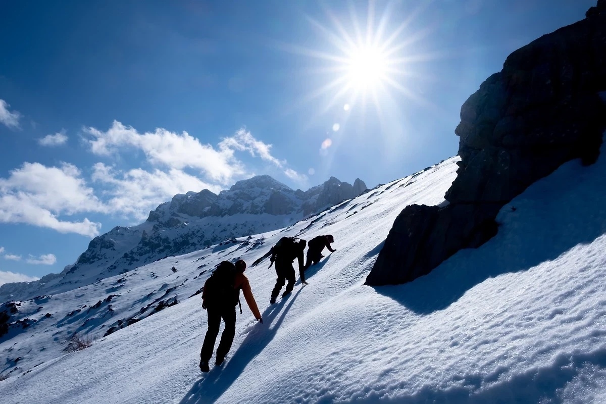Tiga Turis Tewas saat Mendaki Gunung di Rusia, Rekan Para Korban Tinggalkan Catatan di Kafe Pinggir Jalan