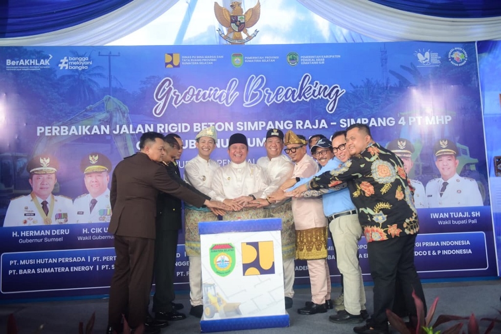 Gubernur Herman Deru Resmikan Groundbreaking Jalan Simpang Raja-Simpang 4 PT MHP di Kabupaten PALI
