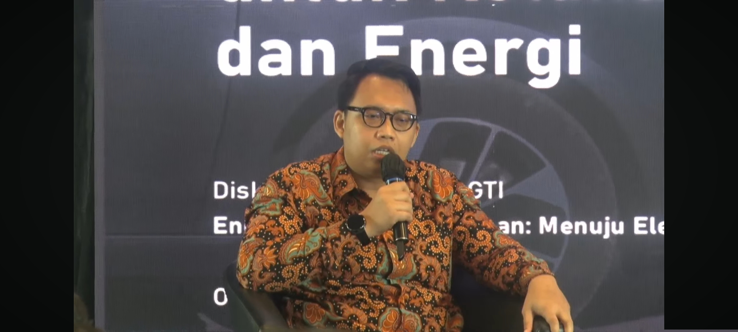 Indef: Permendagri Atur Pajak Kendaraan Listrik Timbulkan Biaya Ganda dan Risiko Investasi