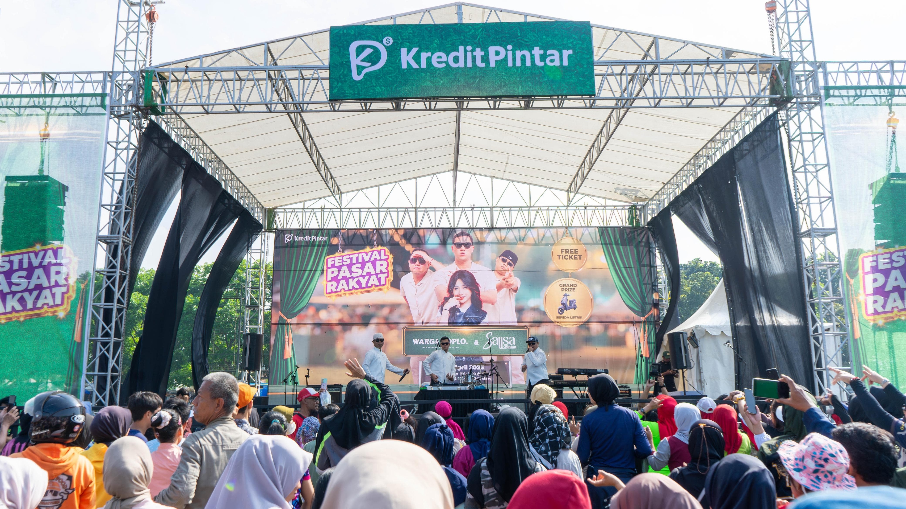 Kredit Pintar Buka Ruang Naik Level UMKM di Festival Pasar Rakyat Cimahi