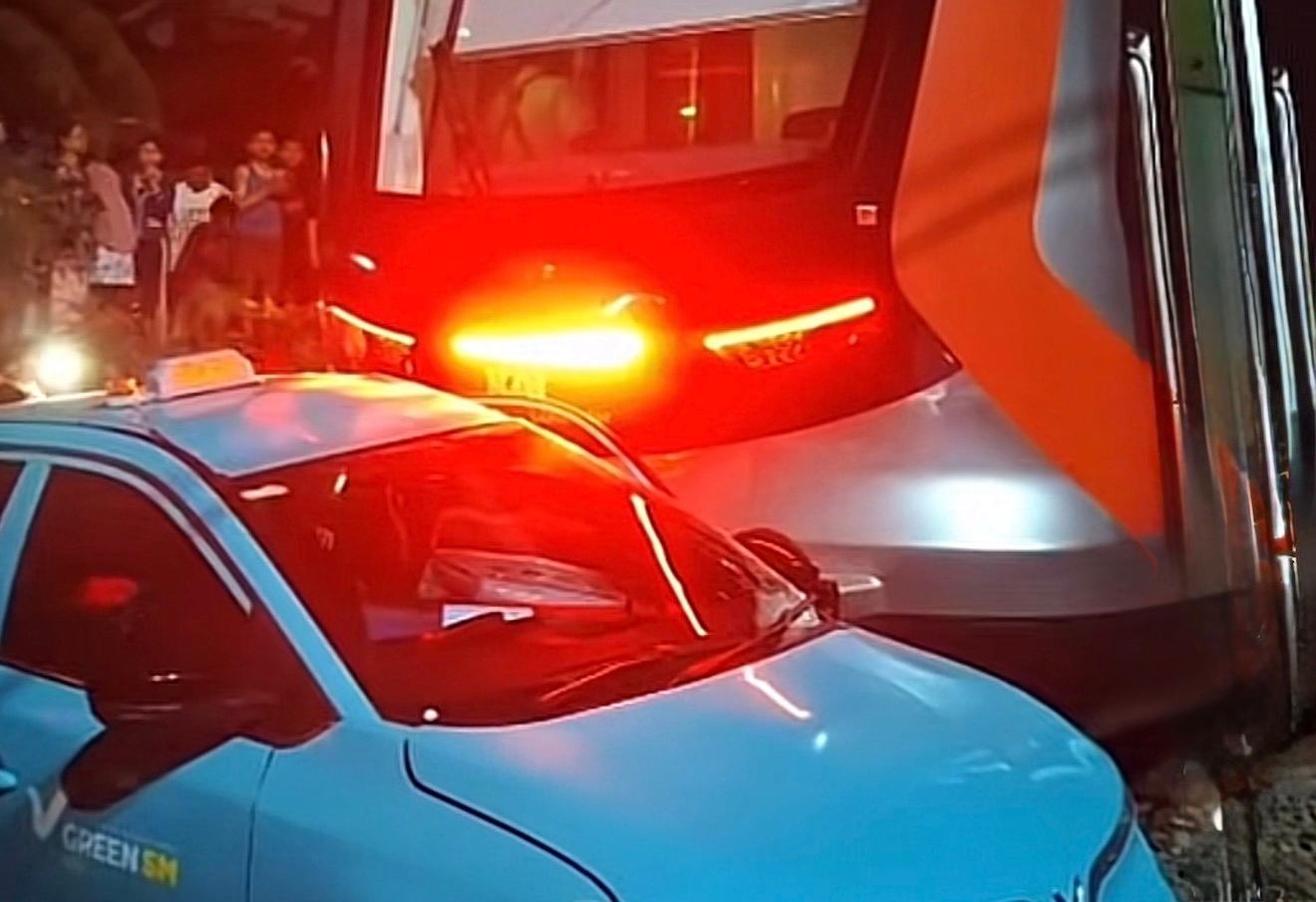 Penyebab Tabrakan KRL–KA Jarak Jauh di Bekasi Timur: Diduga Berawal dari Taksi Mogok di Perlintasan Kereta