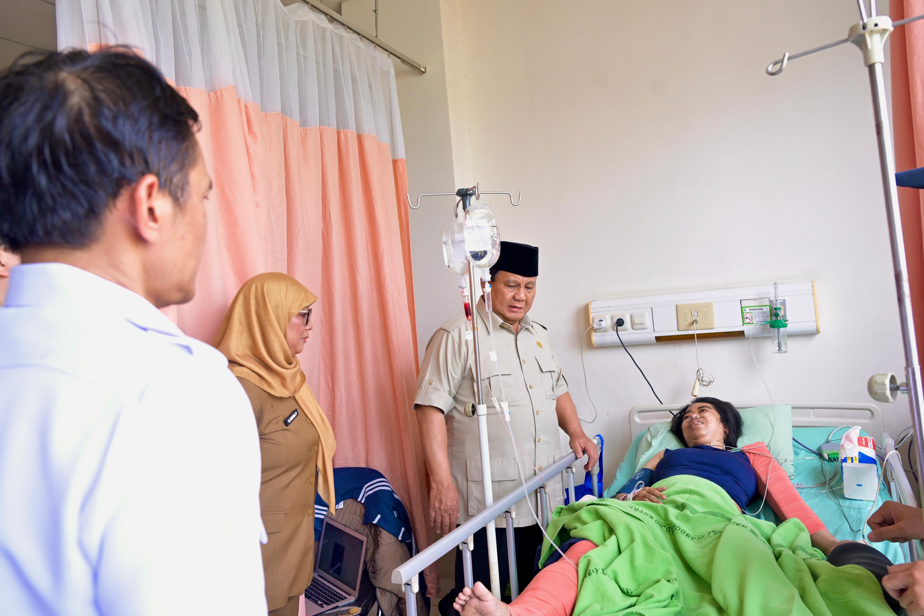 Prabowo Jenguk Korban Tabrakan Kereta di RSUD Bekasi, Pastikan Beri Penanganan Terbaik