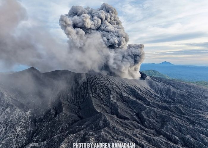 Gunung Dukono Erupsi: 2 WNA Singapura dan China Tewas, 20 Pendaki Masih Terjebak