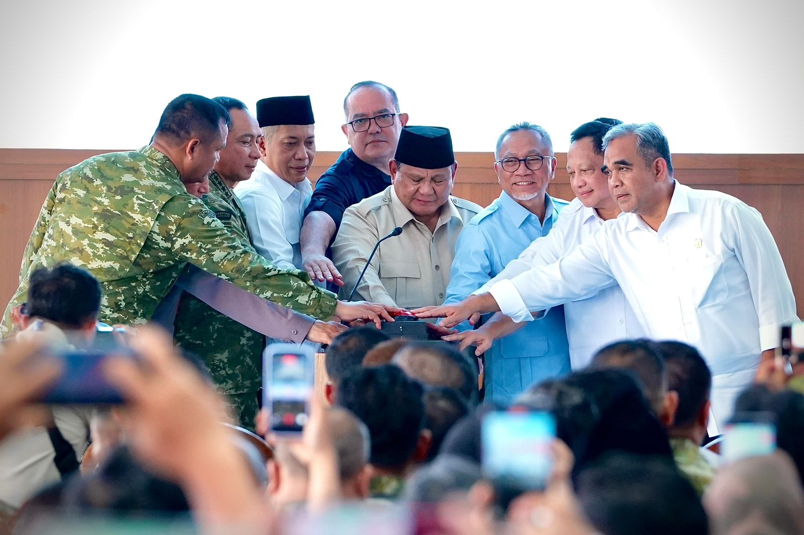 Prabowo Resmikan 1.061 Koperasi Merah Putih