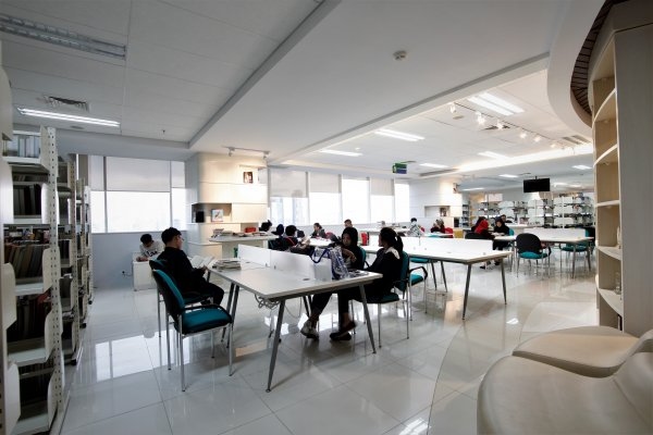 Perpustakaan Jakarta Kini Jadi Ruang Kreatif dan Interaksi Anak Muda
