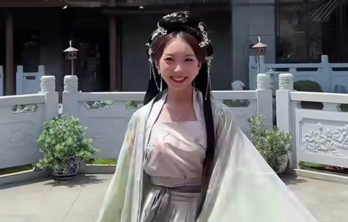 Tren Foto Ala Drama Cina Ramai di PIK 2, Pengunjung Bisa Tampil Bak Tokoh Dracin dengan Hanfu