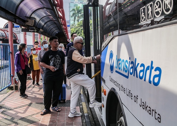 Setahun Beroperasi, Transjabodetabek PIK 2–Blok M Layani 1,4 Juta Pelanggan
