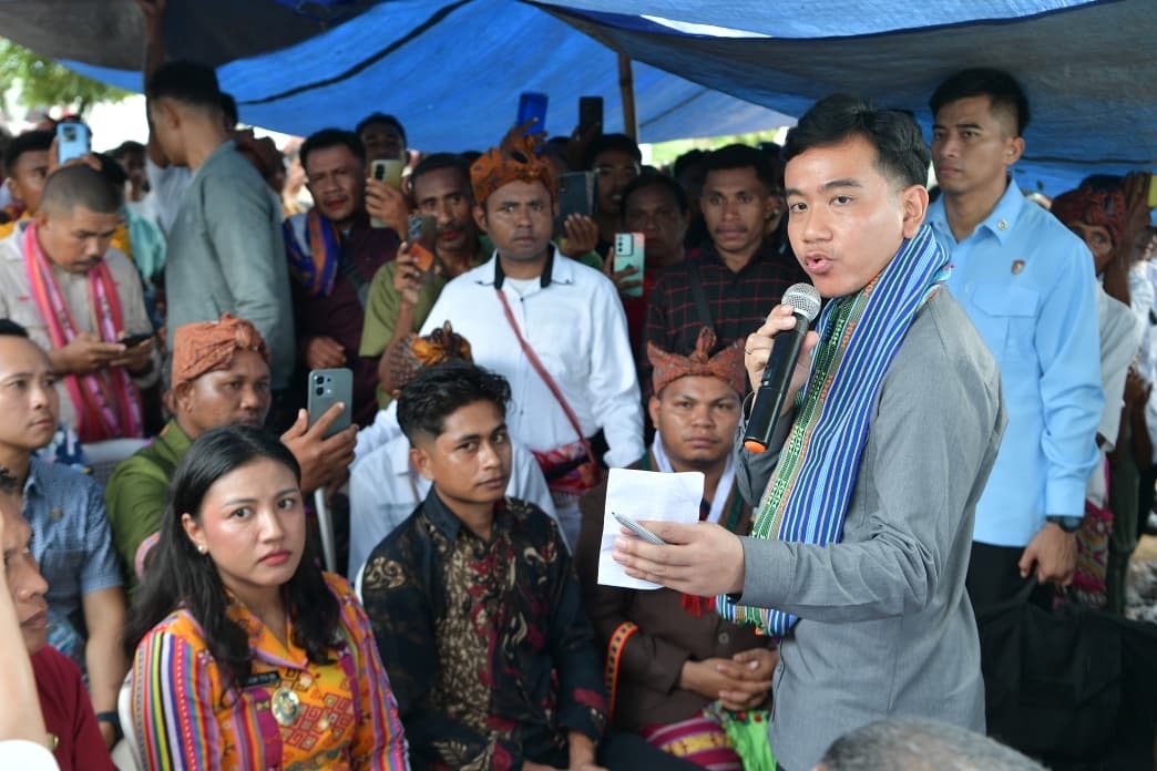 Gibran Serap Keluhan Warga Amfoang, Janji Percepat Perbaikan Infrastruktur hingga Layanan Dasar