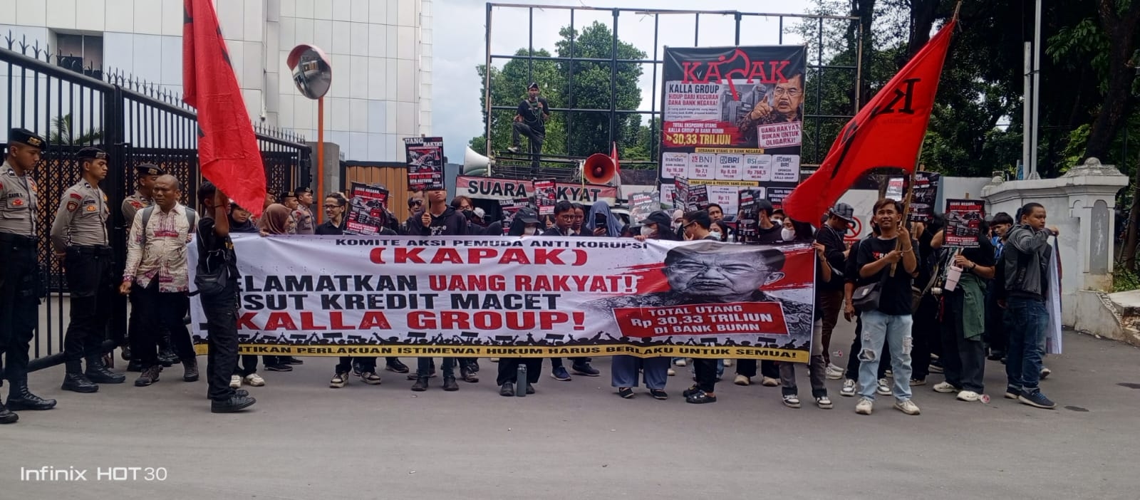 Gelar Aksi, Komite Pemuda Anti Korupsi Desak BPK Audit Dugaan Kredit Macet Kalla Group