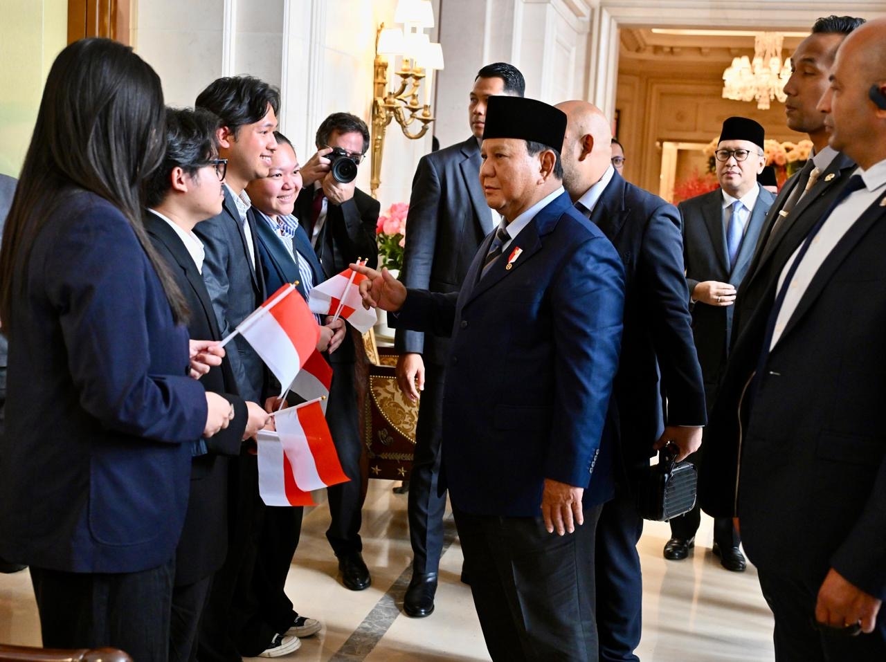Pelajar RI di Paris Antusias Sambut Kehadiran Presiden Prabowo