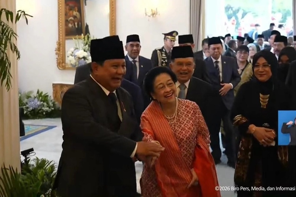 Momen Prabowo Gandeng Megawati Memperlihatkan Persatuan Pemimpin Indonesia Hadapi Tantangan Global