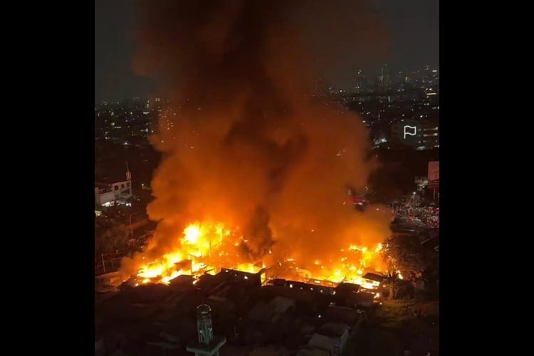 Kebakaran di Belakang Pasar Jiung Kemayoran Sebabkan Tiga Warga Luka, 250 Bangunan Terdampak