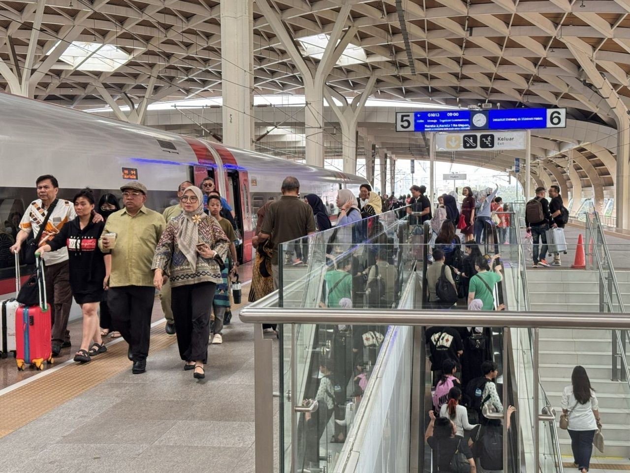 Whoosh Angkut 126 Ribu Penumpang saat Libur Panjang Idul Adha