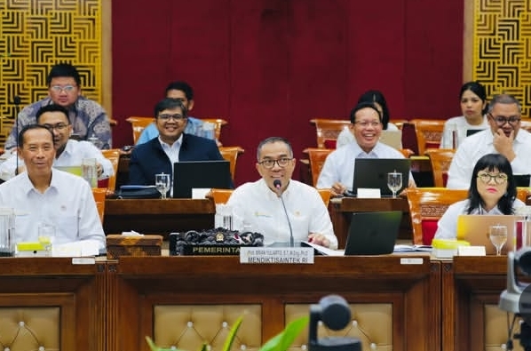 Dinilai Hanya Membebani Dosen, Mendiktisaintek Batalkan Rencana Pengembangan Diri 20 Jam bagi Dosen Sertifikasi