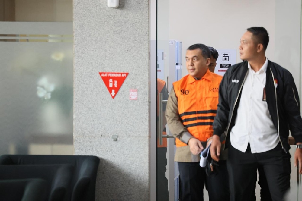 Jadi Tersangka KPK, Wamen Imipas Silmy Karim Langsung Ditahan