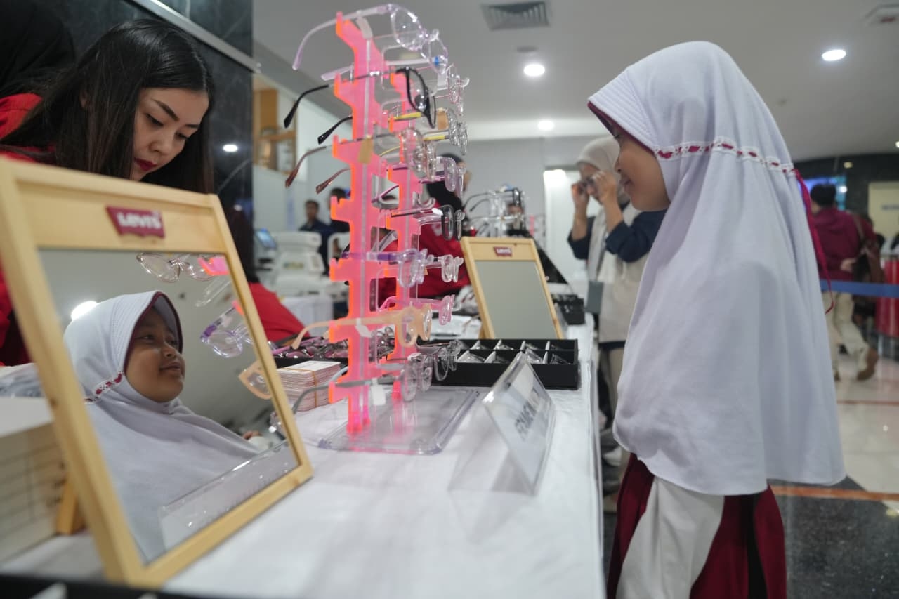 PGN Bantu 300 Siswa dan Warga Dapatkan Pemeriksaan Mata dan Kacamata Gratis