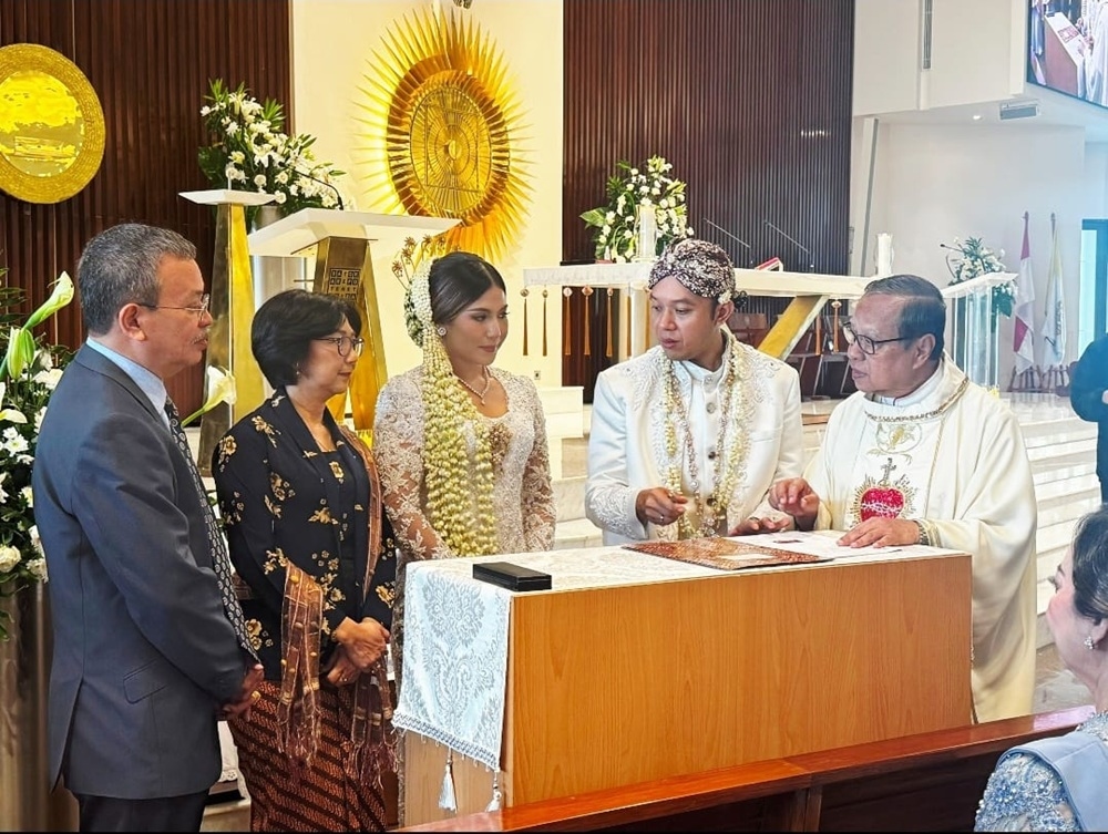 Uskup Agung Jakarta Kardinal Suharyo Pimpin Pernikahan Suci Carolus Raditya dan Klara Fidelia