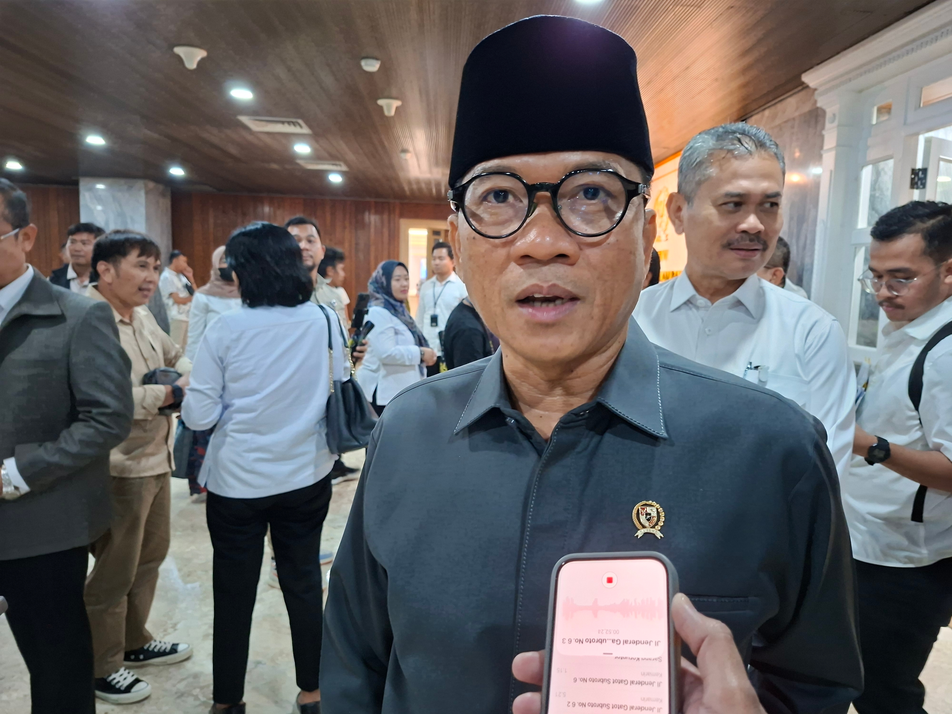 Dari Bangunan di Tengah Hutan hingga Pakai Lahan SD, Ini Klarifikasi Mendes Soal Kopdes Merah Putih