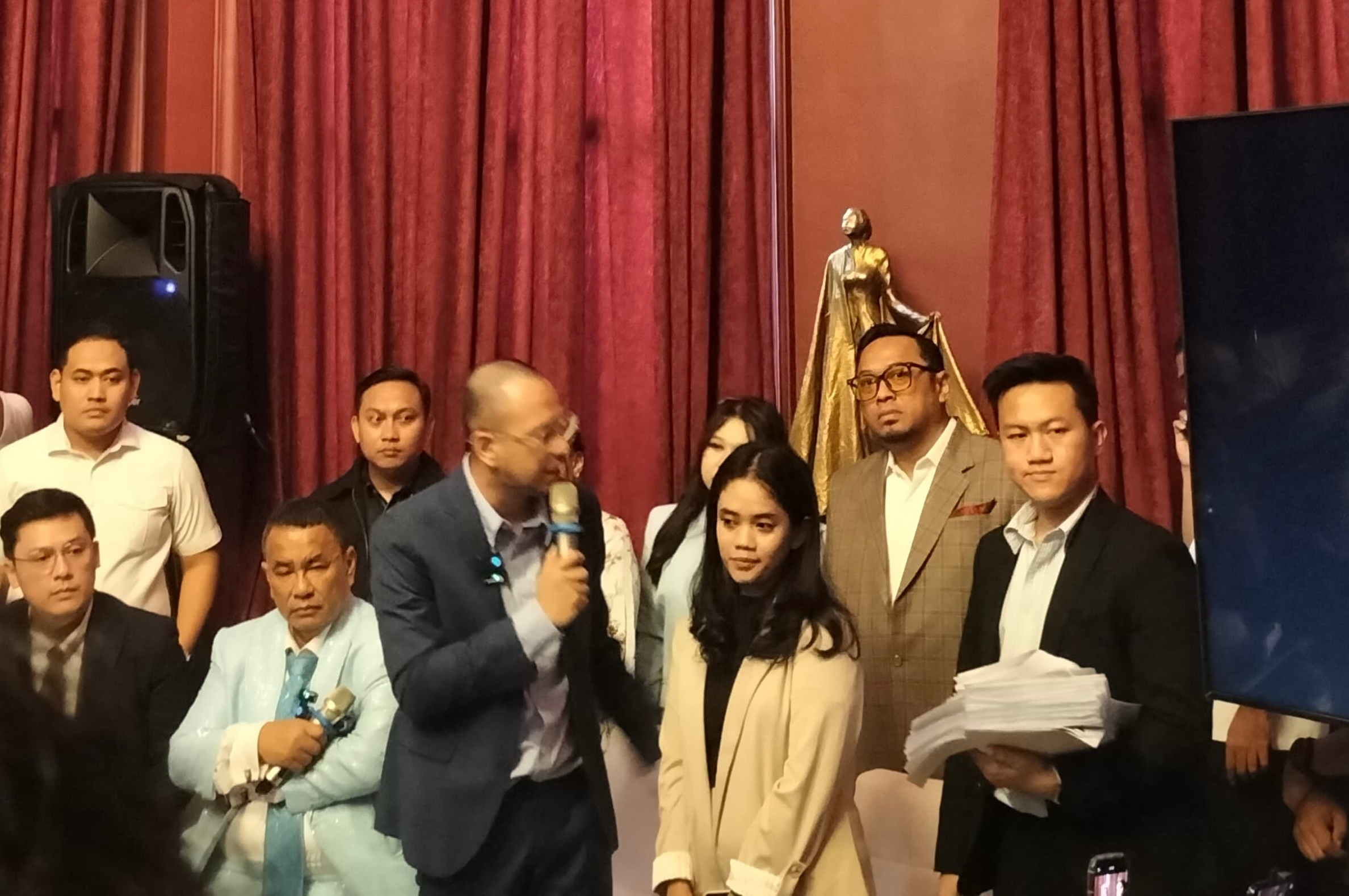Raffi Ahmad Bantah Terlibat Kasus Blueray, Saksi Kunci Ungkap Fakta di Balik Foto Viral