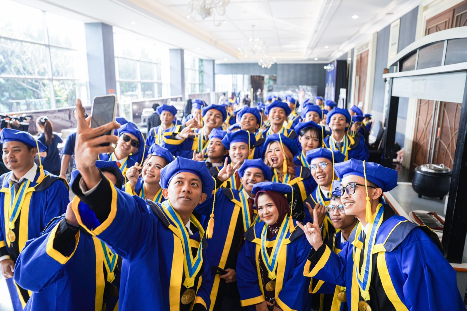 UTB Gelar Wisuda ke-25, Kukuhkan Lulusan yang Siap Bersaing di Era Kecerdasan Buatan